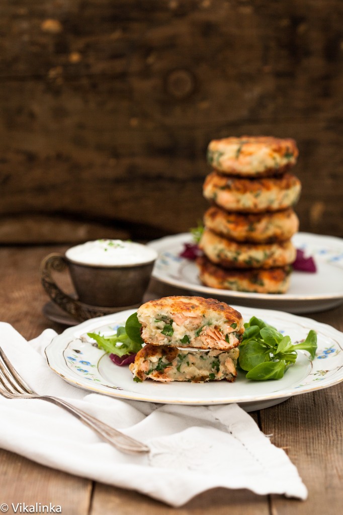 Salmon Cakes with Chive and Garlic Sauce