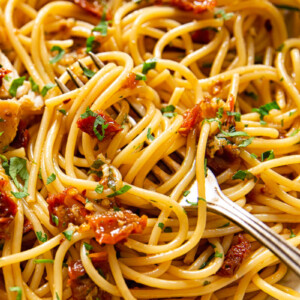 Sun-dried tomato, garlic and chilli spaghetti