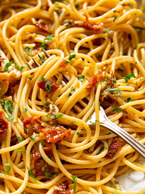 Sun-dried tomato, garlic and chilli spaghetti