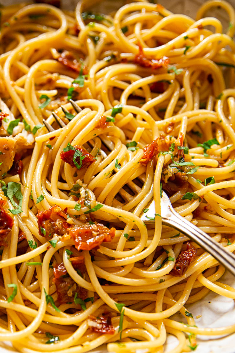 Sun-dried tomato, garlic and chilli spaghetti