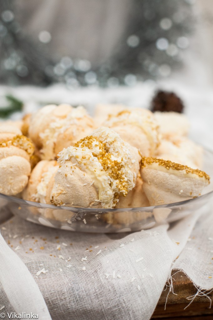 Coconut Meringue Kisses with Mascarpone Cream