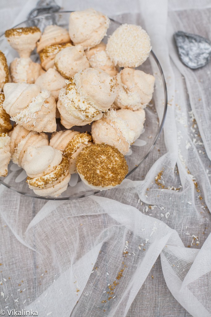 Coconut Meringue Kisses with Mascarpone Cream