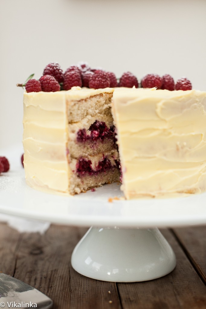 Side view of the frostbitten raspberry cake with slice removed