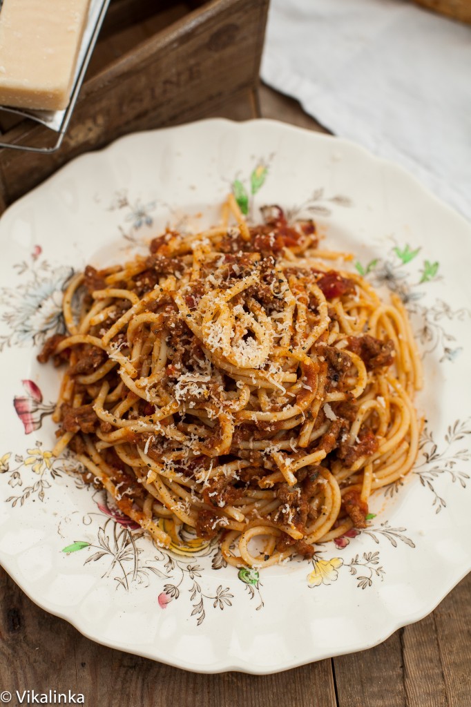 Traditional Spaghetti Bolognese - Vikalinka