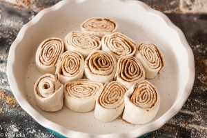 Unbaked cinnamon rolls in a pie plate