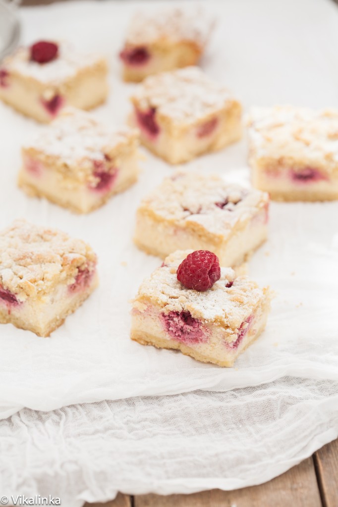 Almond Raspberry Cheesecake Bars - Vikalinka