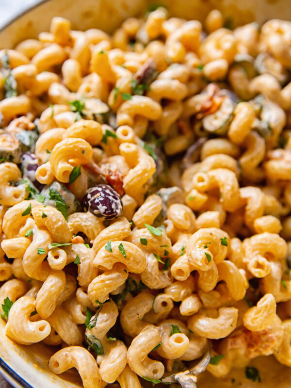 Pan with the Mediterranean pasta with zucchini