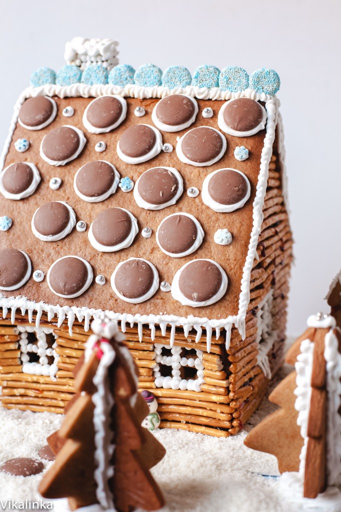 Gingerbread log cabin-tips and tricks for making it at home! 
