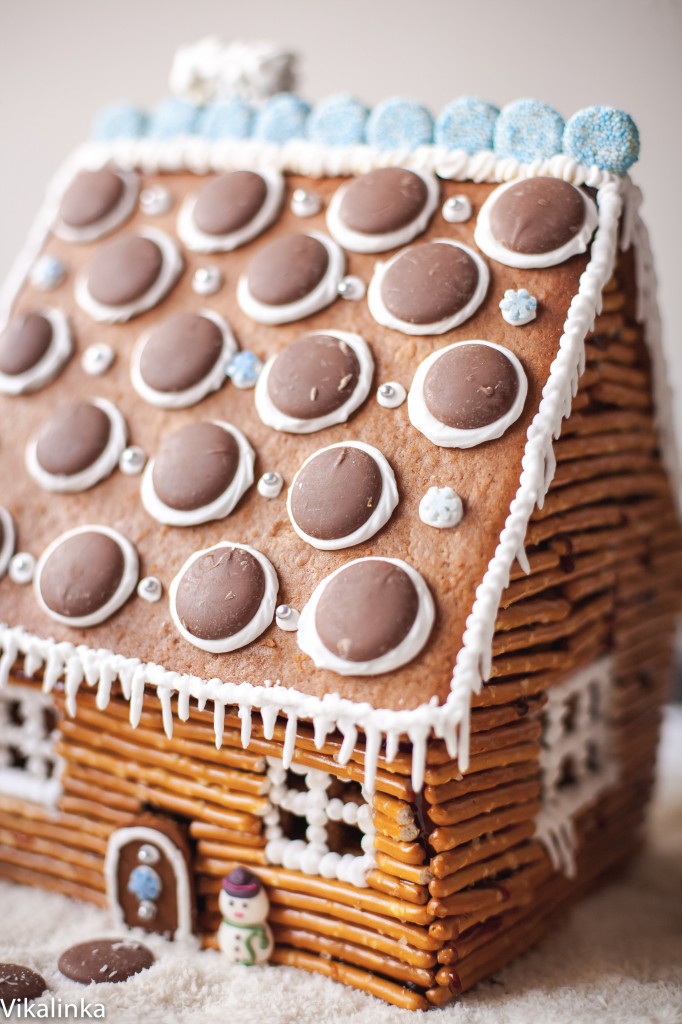 Gingerbread log cabin-tips and tricks for making it at home! 