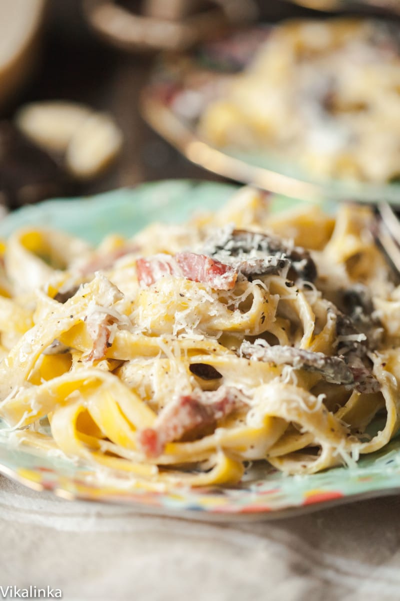 Creamy Tagliatelle With Bacon Portobello Mushrooms And Truffle Oil Vikalinka