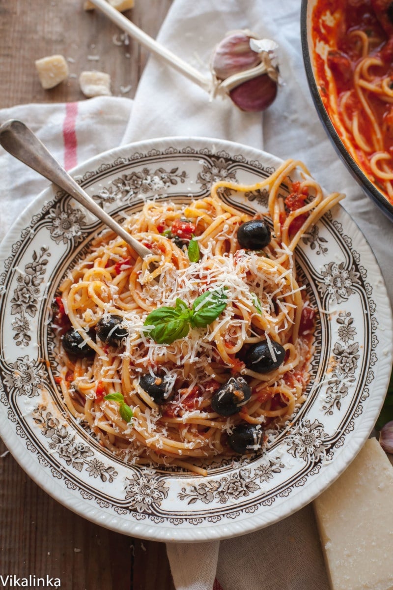 top down view of spaghetti alla puttanesca