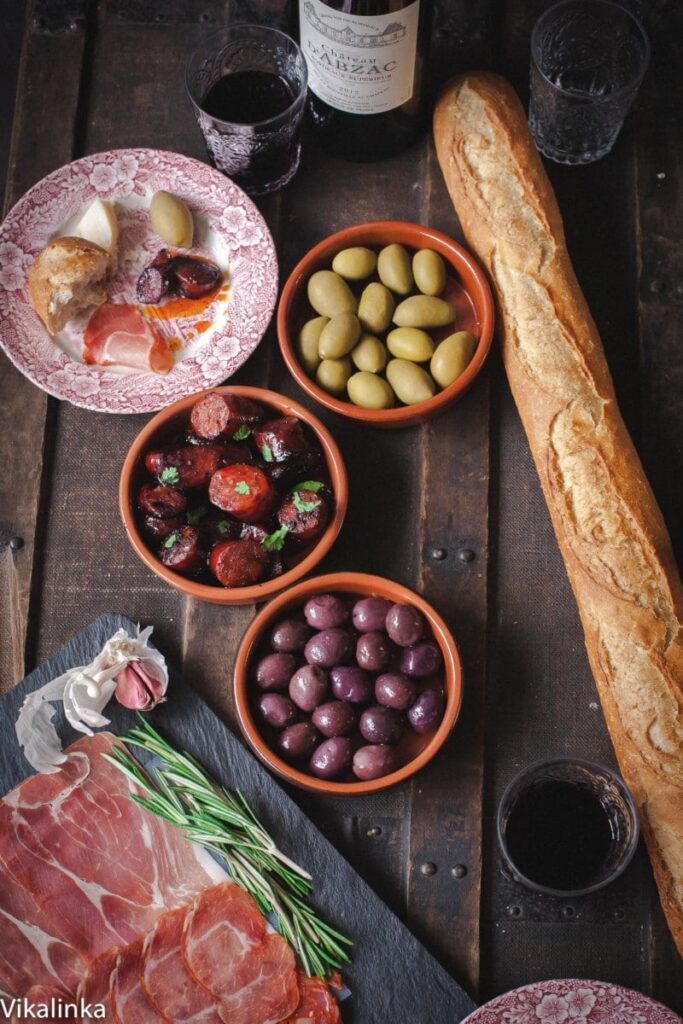 All you need to know to throw a successful wine and tapas party! 