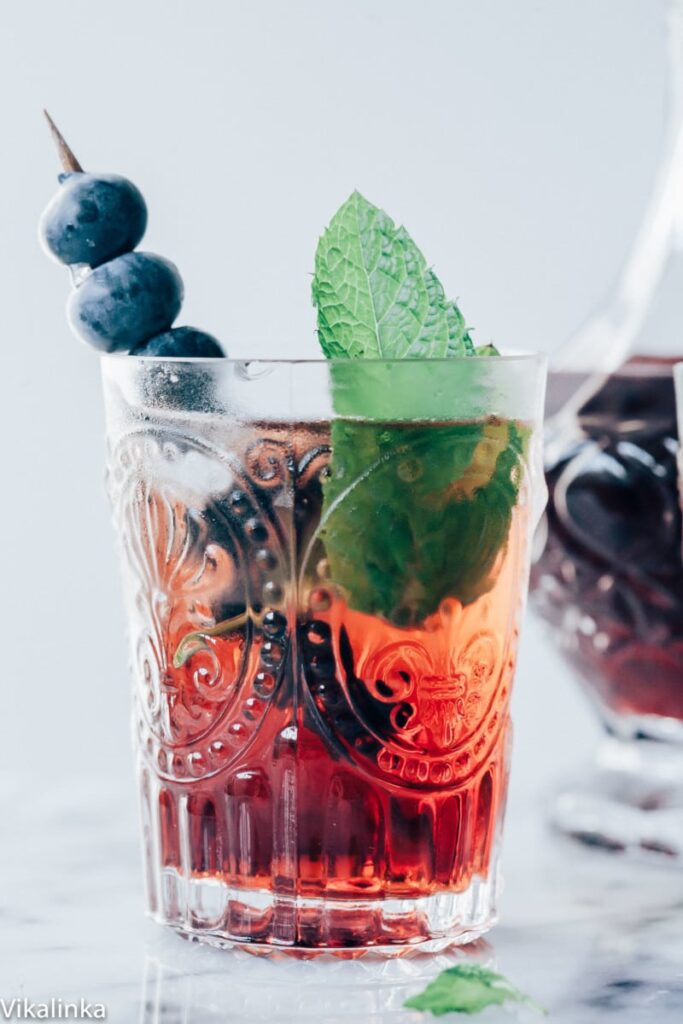 Sparkling and refreshing this drinks is the perfect summer drink!