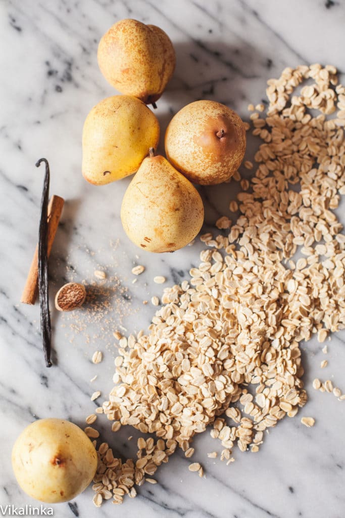 Spiced Pear Baked Oatmeal 