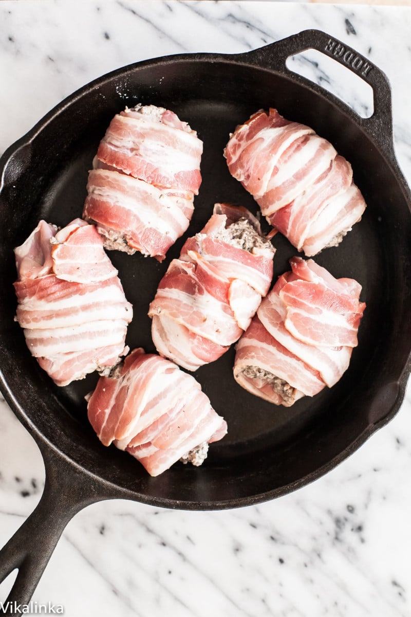 Process shot of chicken in a pan