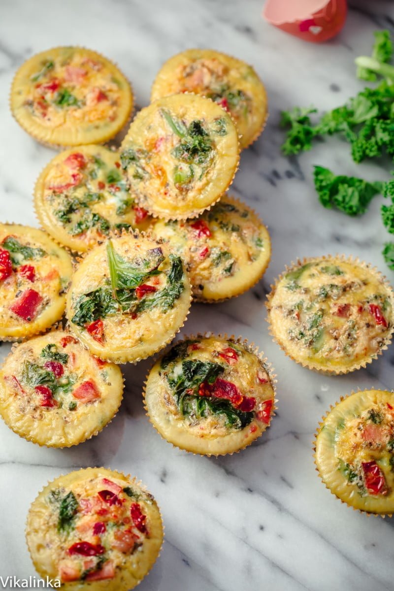 Healthy breakfast that also tastes delicious! These healthy frittatas are packed with flavour and nutrients that will easily keep you full till lunch!