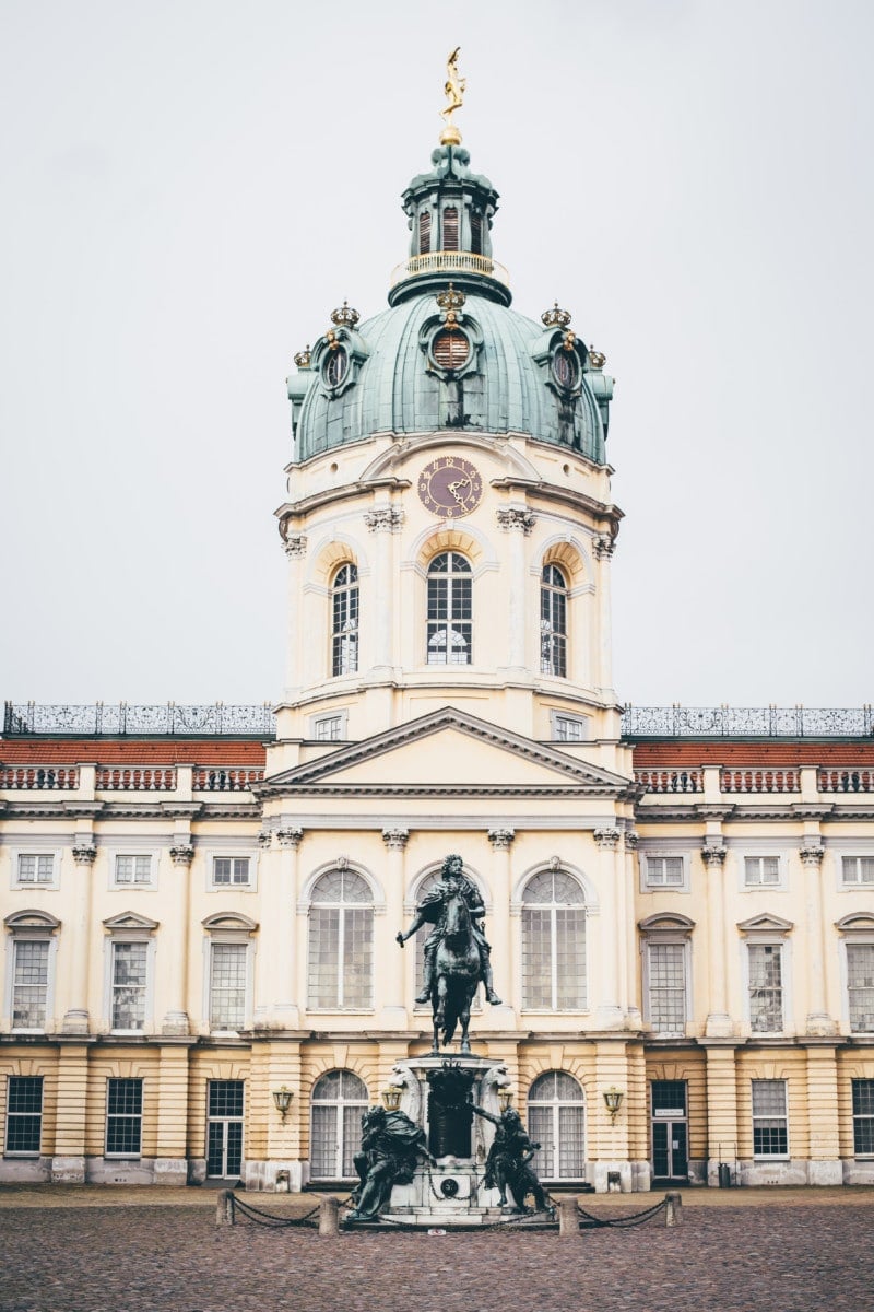 Glitz and glamour of old Berlin. 