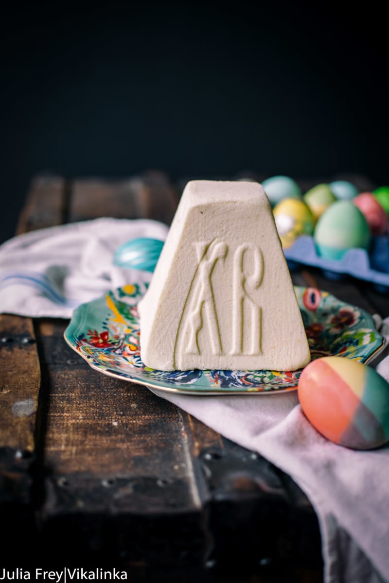 Sweet and creamy vanilla cheese pudding traditionally eaten during Russian Orthodox Easter. 