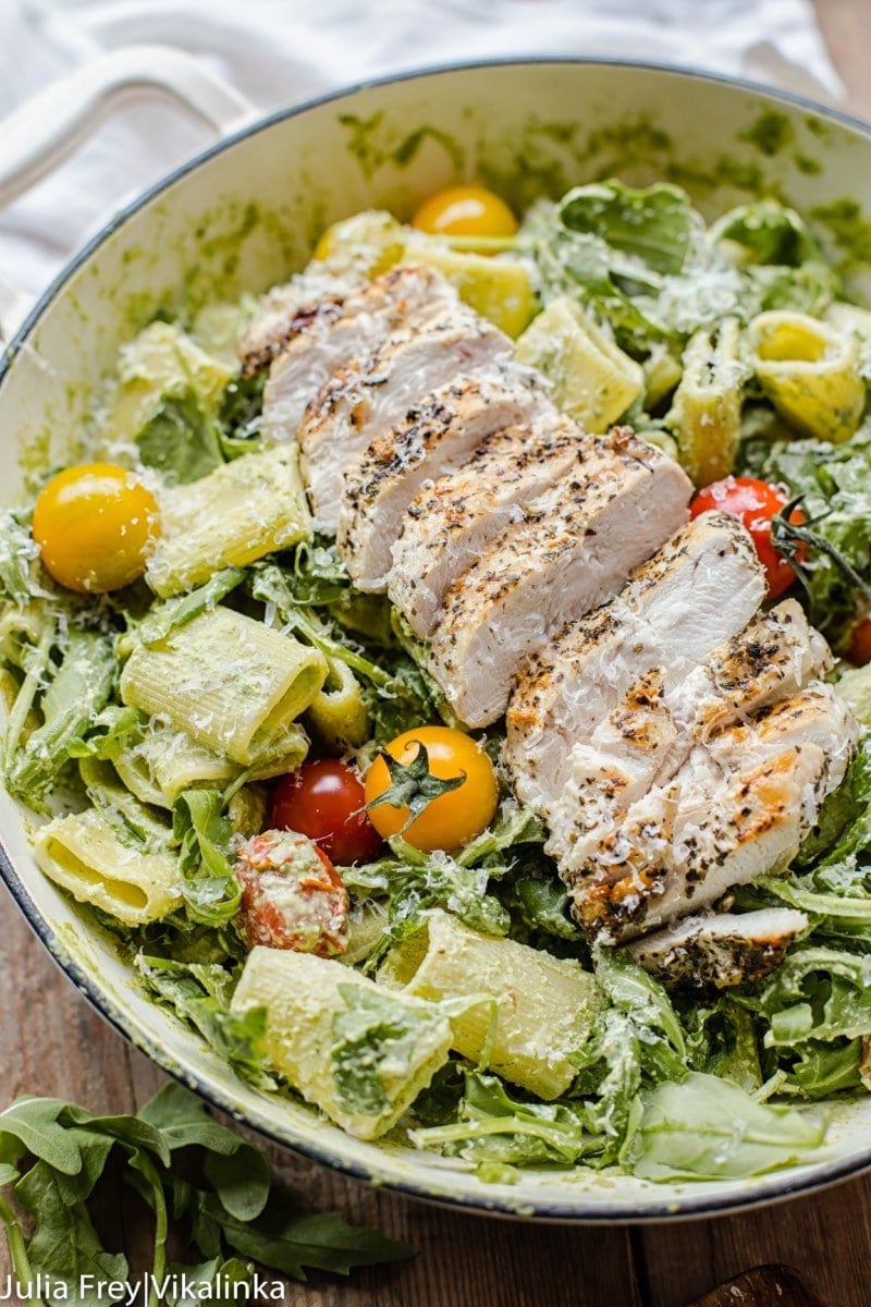 Pesto Pasta with Grilled Chicken, Cherry Tomatoes and Arugula - Vikalinka