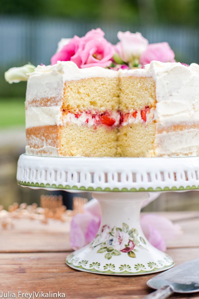 Naked cake with slice removed