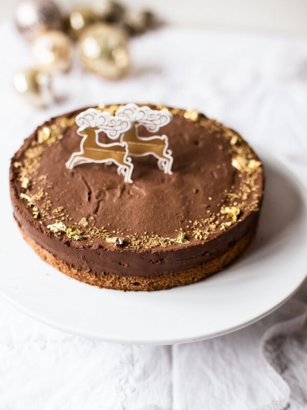 Slightly distant view of the cake on a cake stand