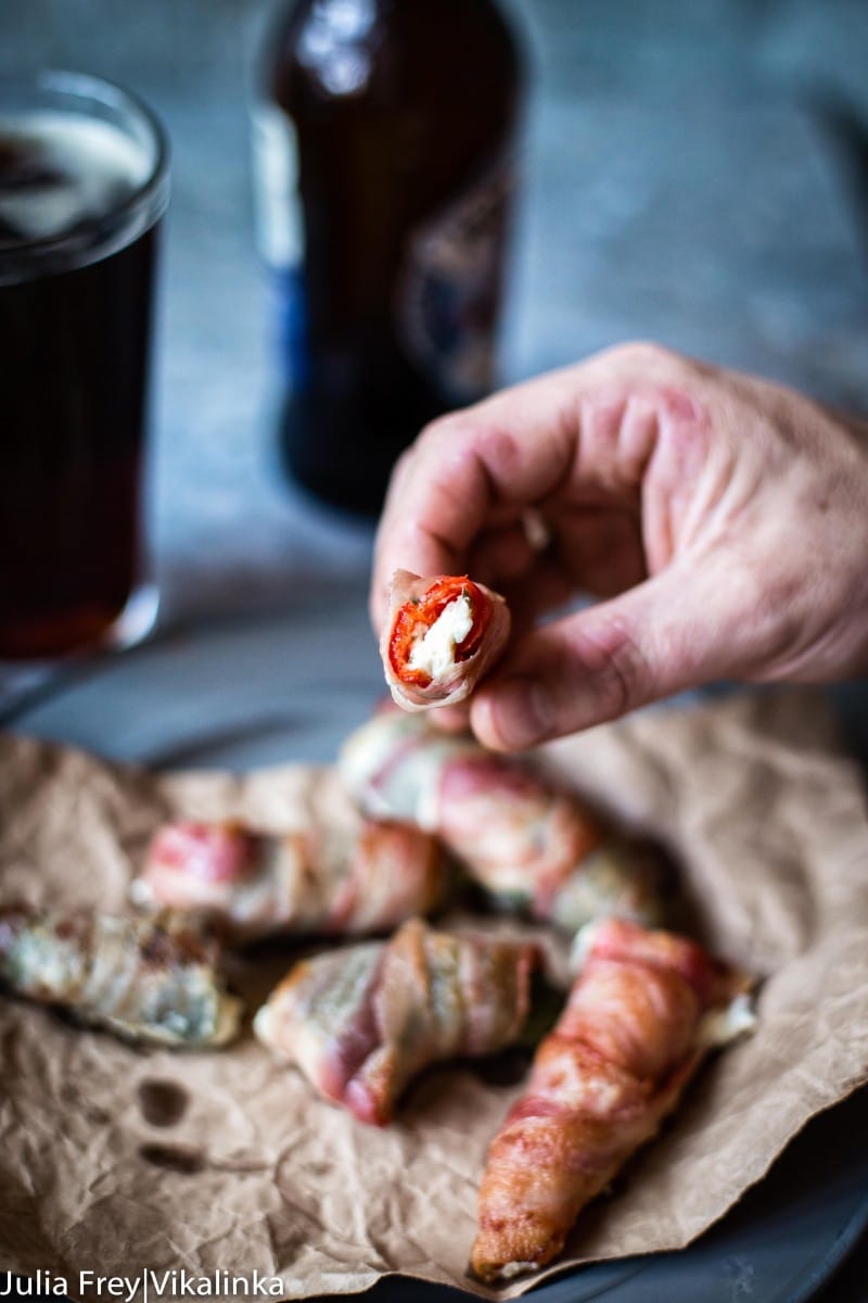 Hand holding the popper showing the inside