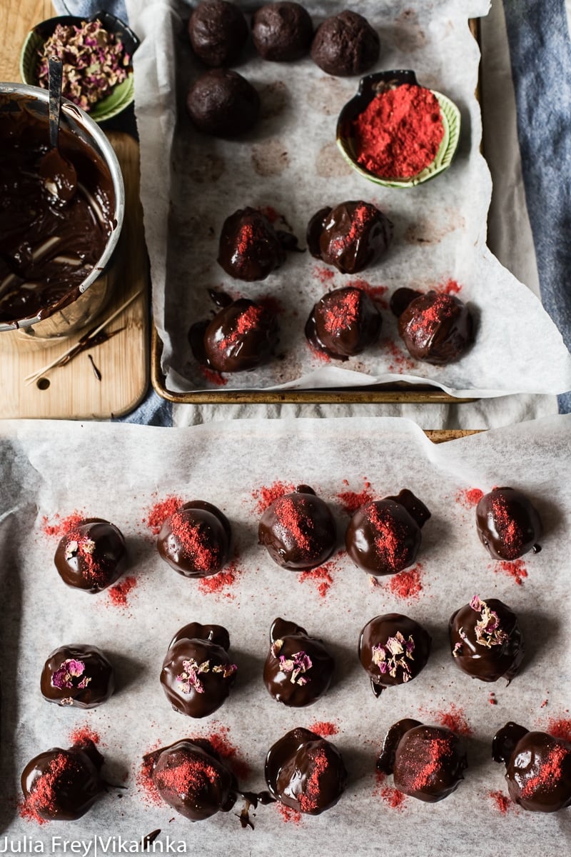 Chocolate Cake Truffles with Strawberry Dust 