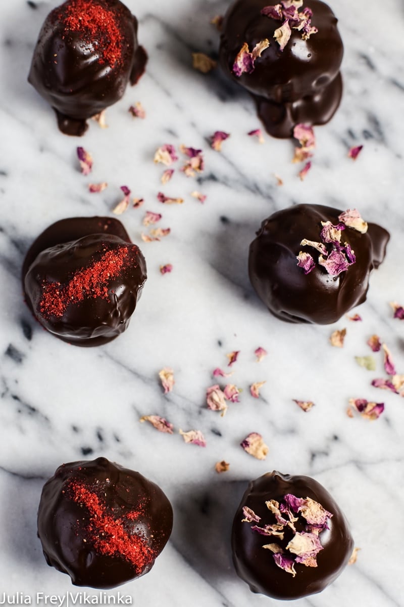 Chocolate Cake Truffles with Strawberry Dust 