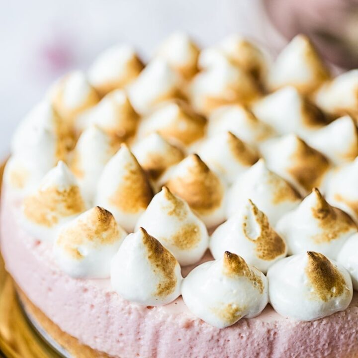 Strawberry Meringue Cheesecake (No Bake) - Vikalinka