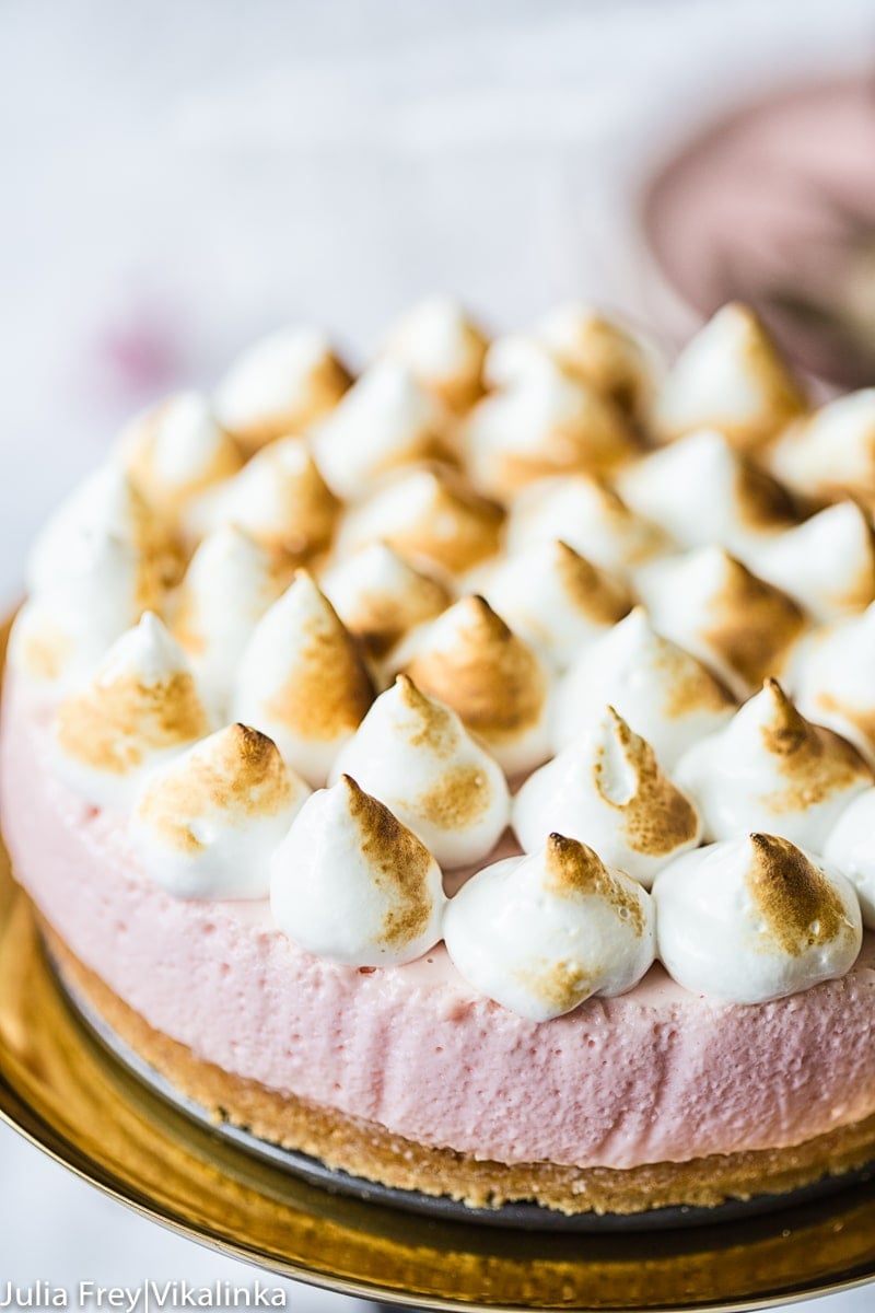 Close view of cheesecake showing meringue with light browning