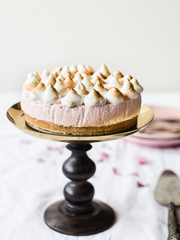 Cheesecake on a stand with cutlery around