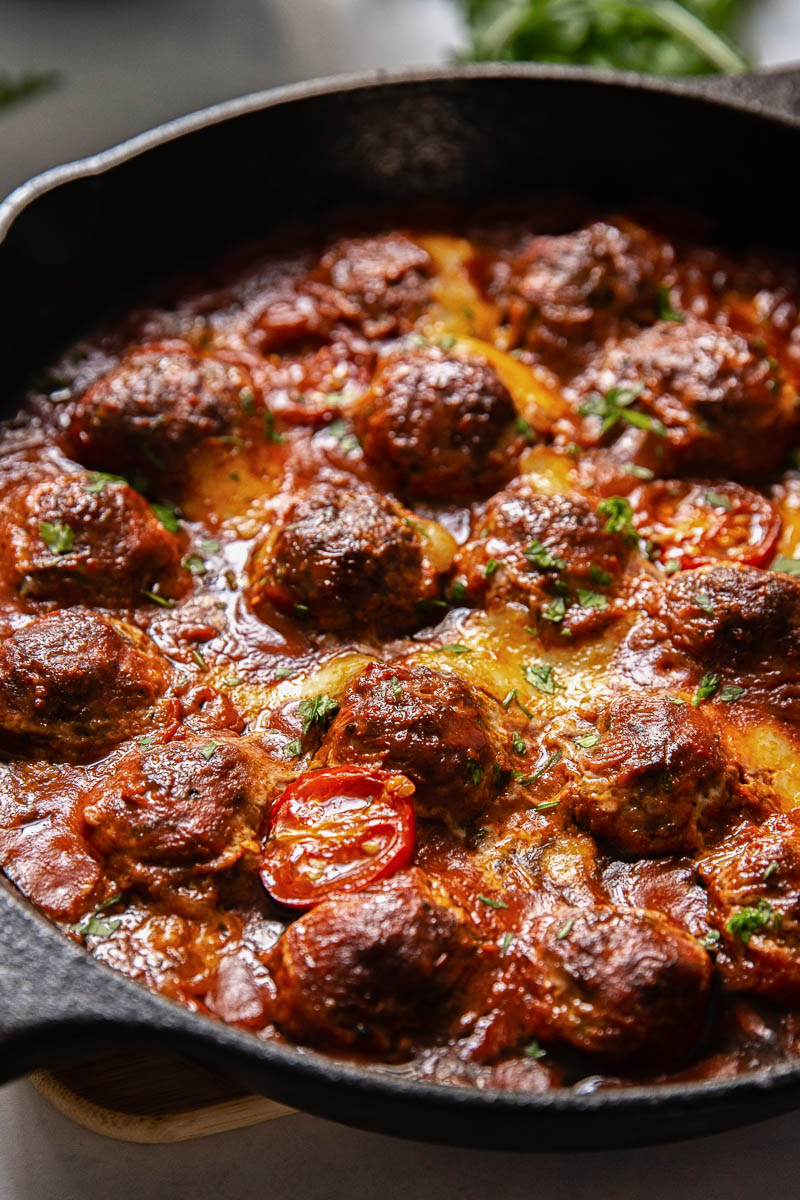 Baked Meatballs with Mozzarella and Arugula