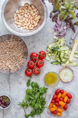 Mediterranean Farro Salad with Zucchini - Vikalinka