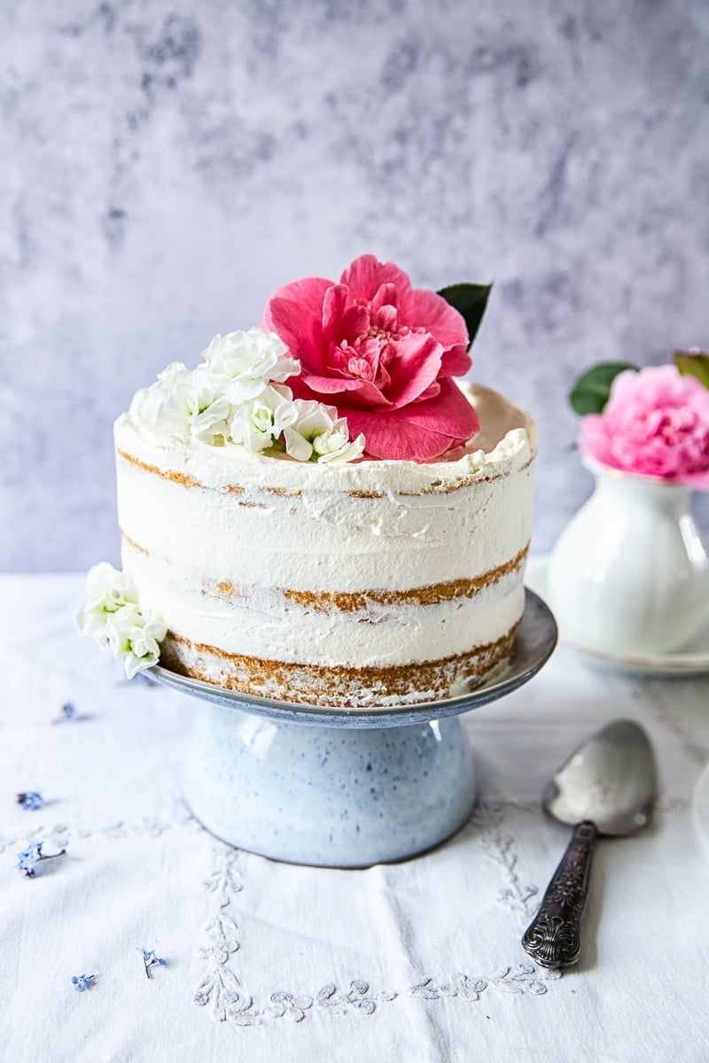 Elderflower, Lemon and Summer Berry Cake (The Royal Wedding Cake) #elderflowerlemoncake