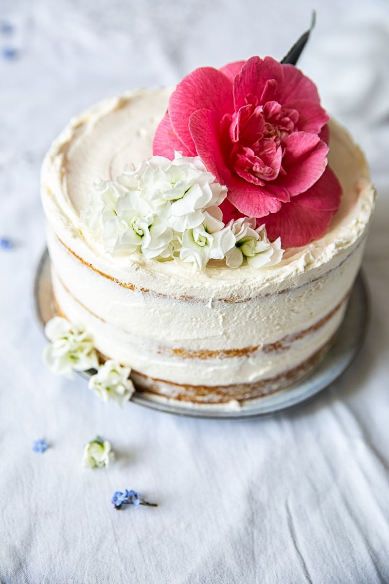 Elderflower, Lemon and Summer Berry Cake (The Royal Wedding Cake) #elderflowerlemoncake