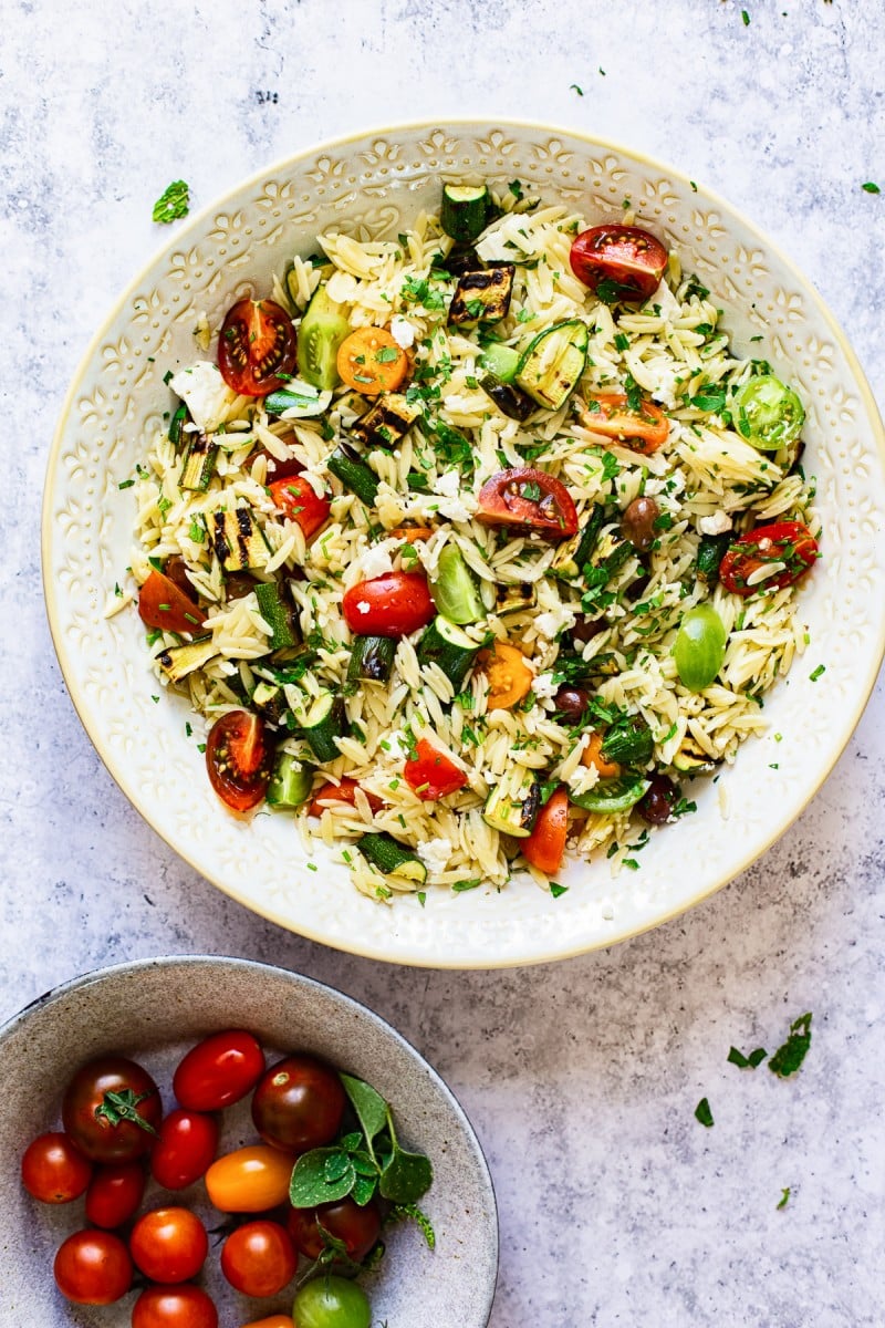 Greek Orzo Salad with Grilled Zucchini #greeksalad #pastasalad