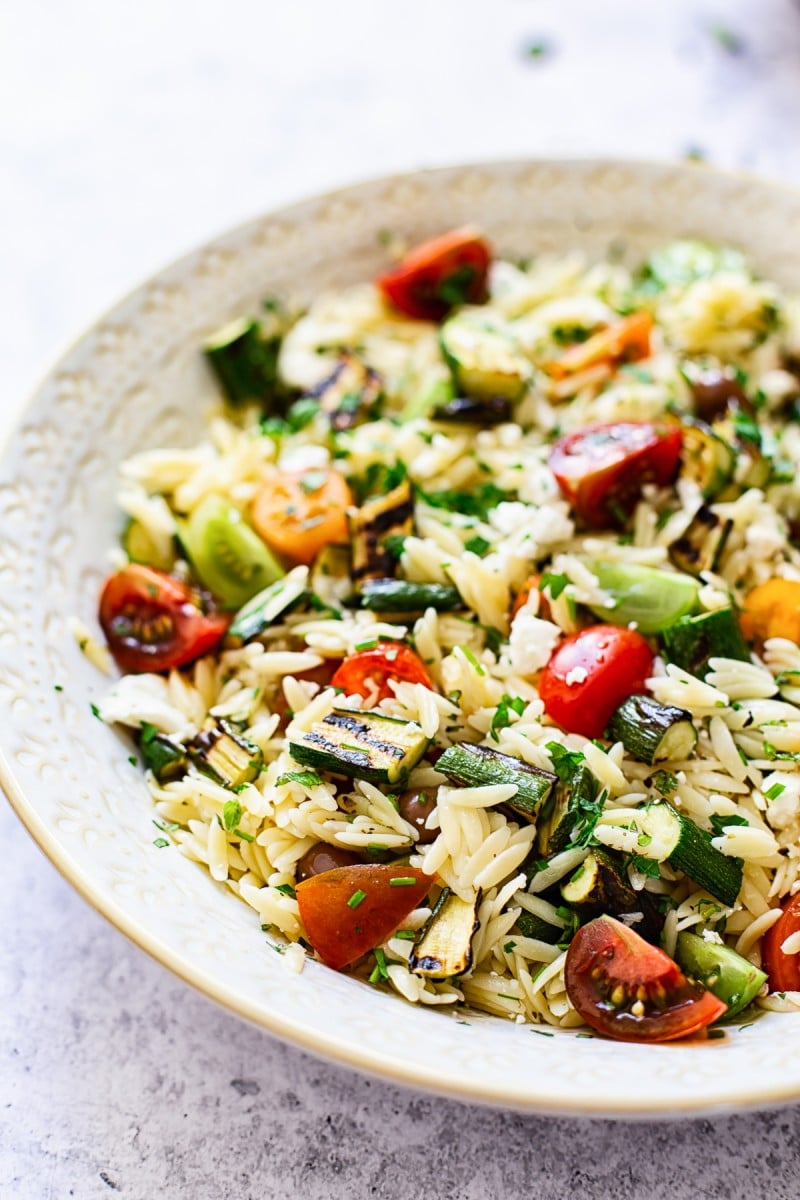 Greek Orzo Salad with Grilled Zucchini #greeksalad #pastasalad