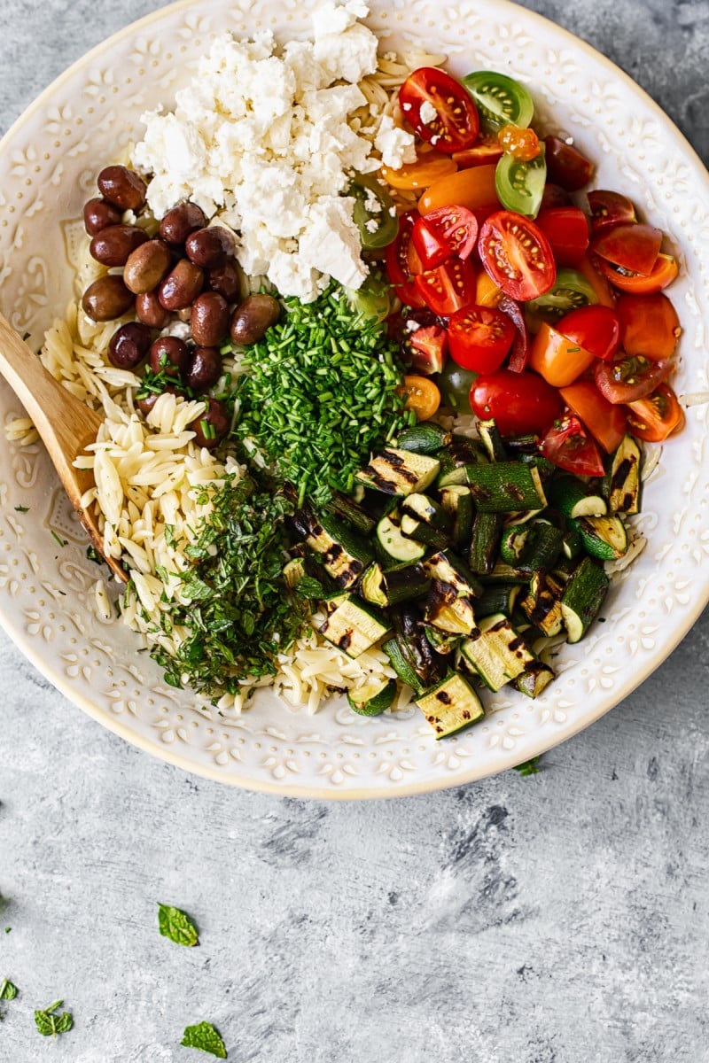 Greek Orzo Salad with Grilled Zucchini #greeksalad #pastasalad