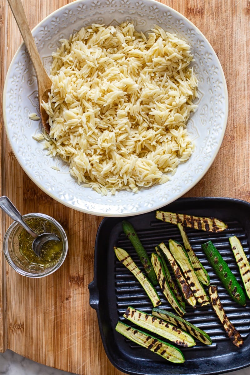 Greek Orzo Salad with Grilled Zucchini #greeksalad #pastasalad