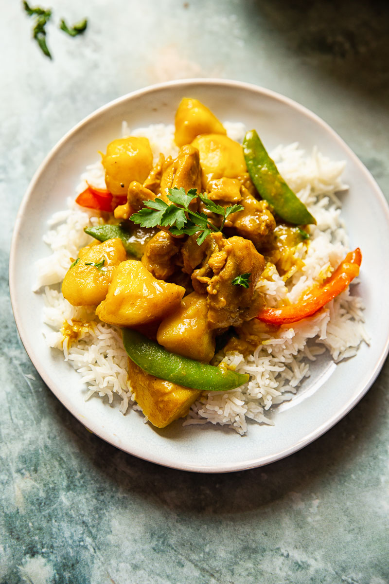 Chinesisches Hühnercurry auf Basmatireis