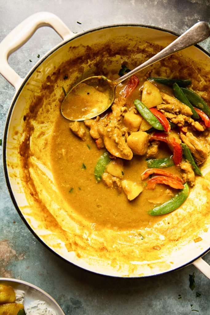 Chinese Chicken Curry (VIDEO) - Vikalinka