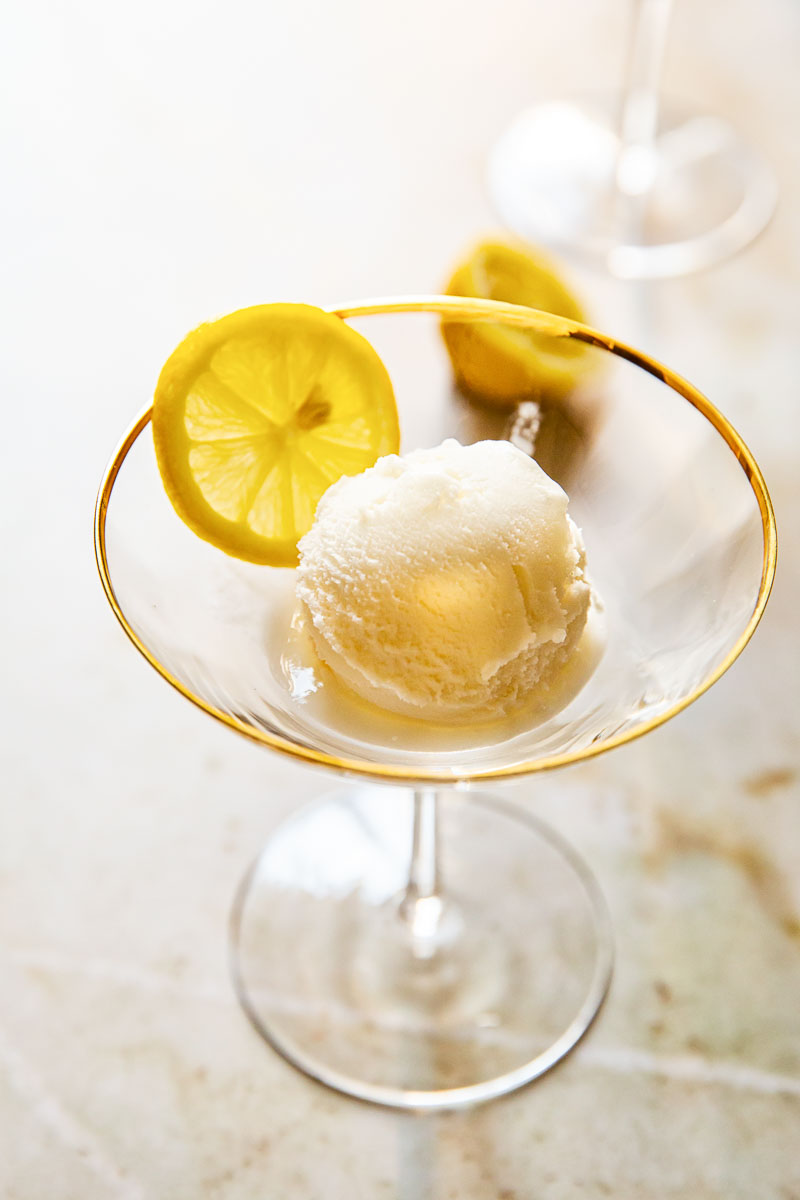 Lemon sorbet in a cocktail glass with lemon slice