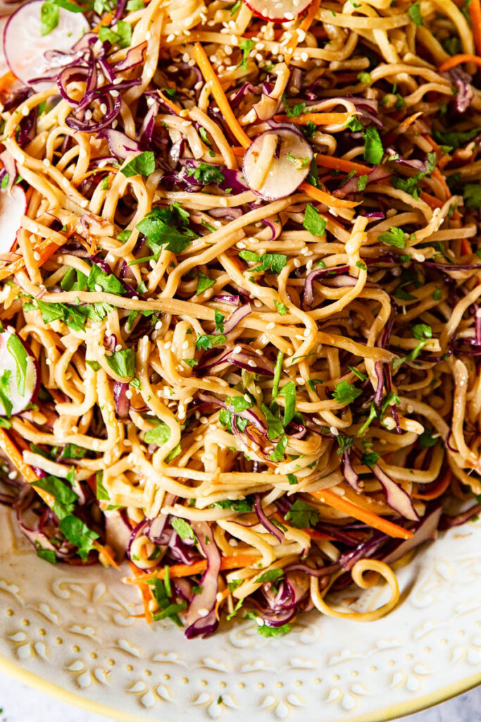Asian Noodle Salad in Peanut Dressing (VIDEO) - Vikalinka