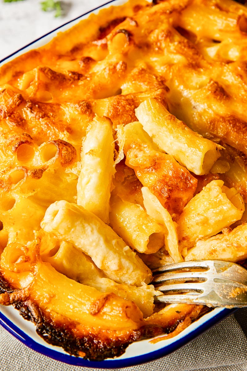 baked mac and cheese close up