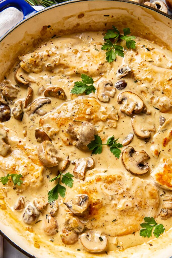 Chicken with Garlic Mushroom Sauce (VIDEO) - Vikalinka