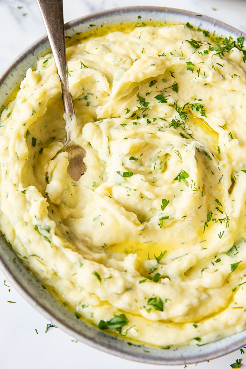 Potato mash with herbs and butter