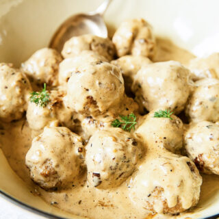 Meatballs in cream sauce