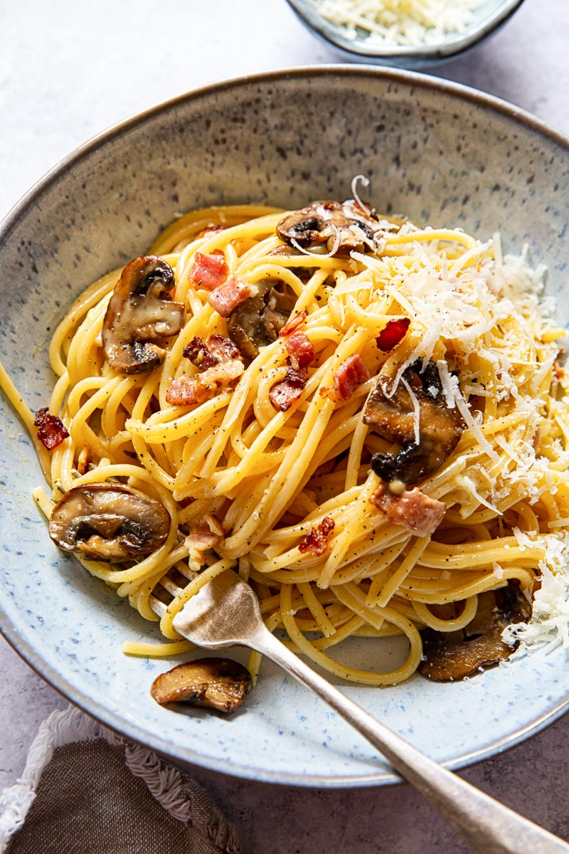 Mushroom Carbonara in blue bowl