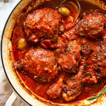 Easy Chicken Cacciatore (Chicken in savoury tomato sauce)