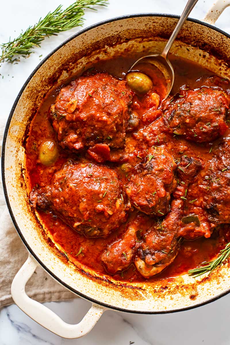 Easy Chicken Cacciatore (Chicken in savoury tomato sauce)